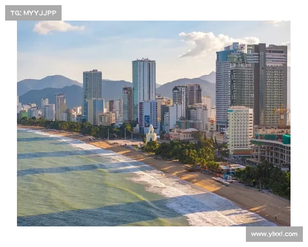 以于海滨为中心，探索现代城市发展的机遇与挑战